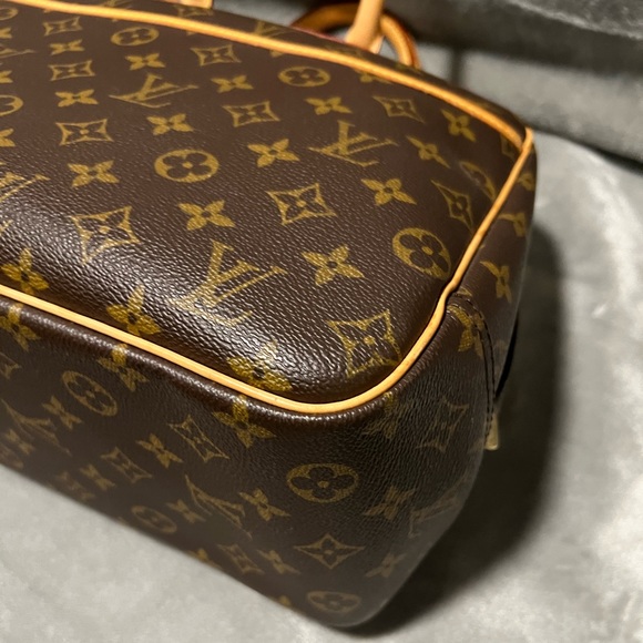 Authentic Louis Vuitton Monogram Deauville Bag - Very Good, Like New Condition - Picture 8 of 12